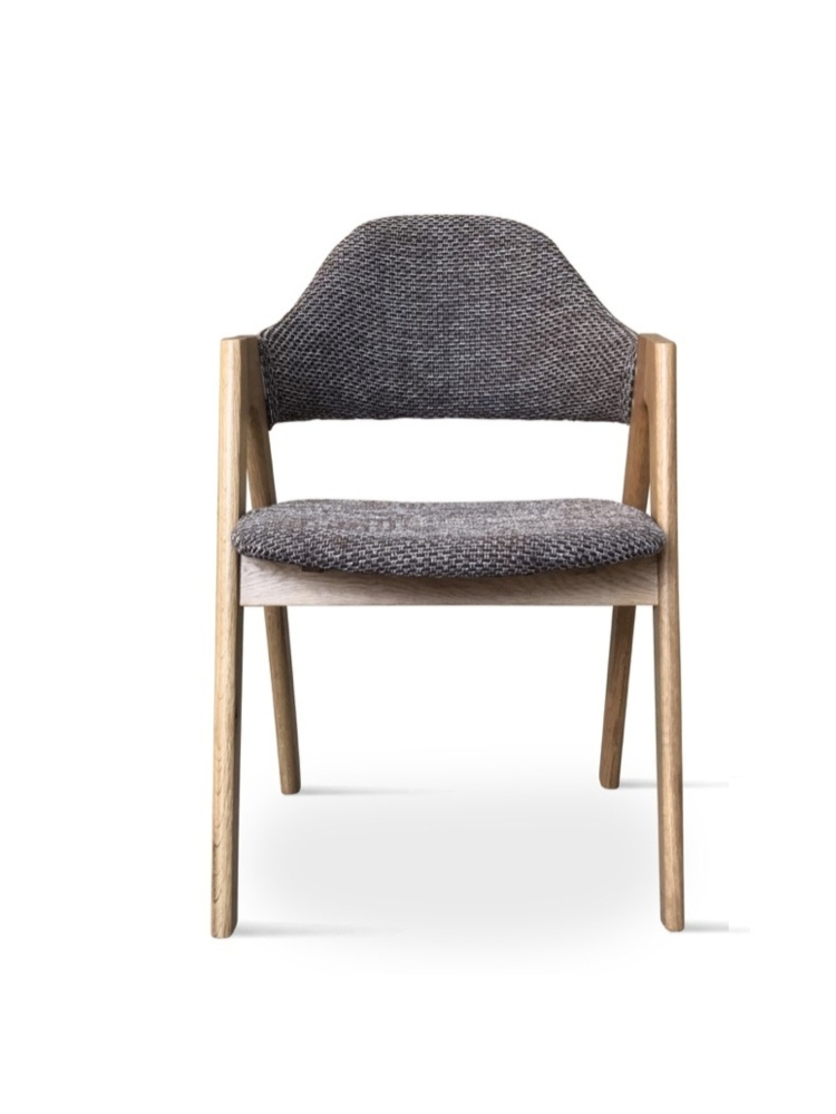 Chaise marron avec accoudoirs |  - Chaises