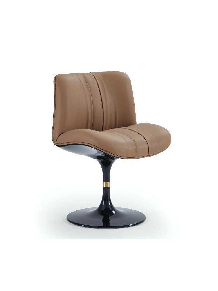 Chaise Kiss pivotante cuir camel | L'Empreinte - Chaises