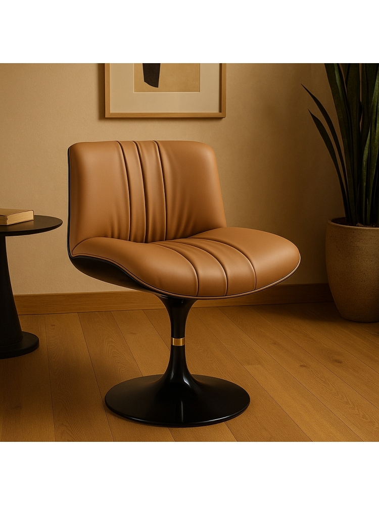 Chaise Kiss pivotante cuir camel | L'Empreinte - Chaises