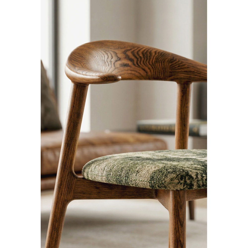 Chaise design en noyer massif Totuga Walnut – Élégante & confortable